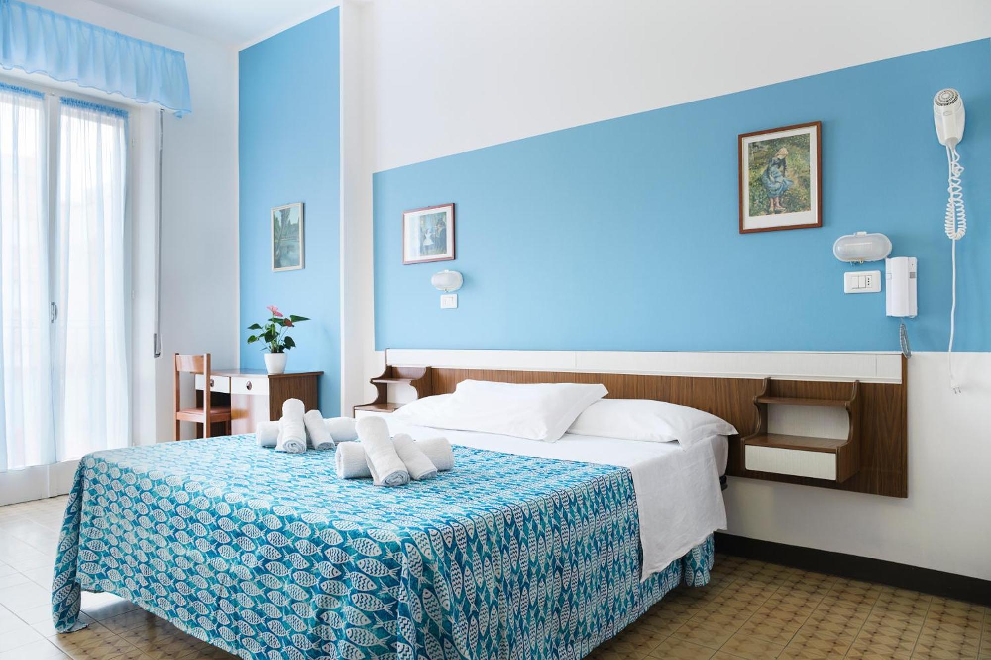 Hotel Cheri Римини Экстерьер фото