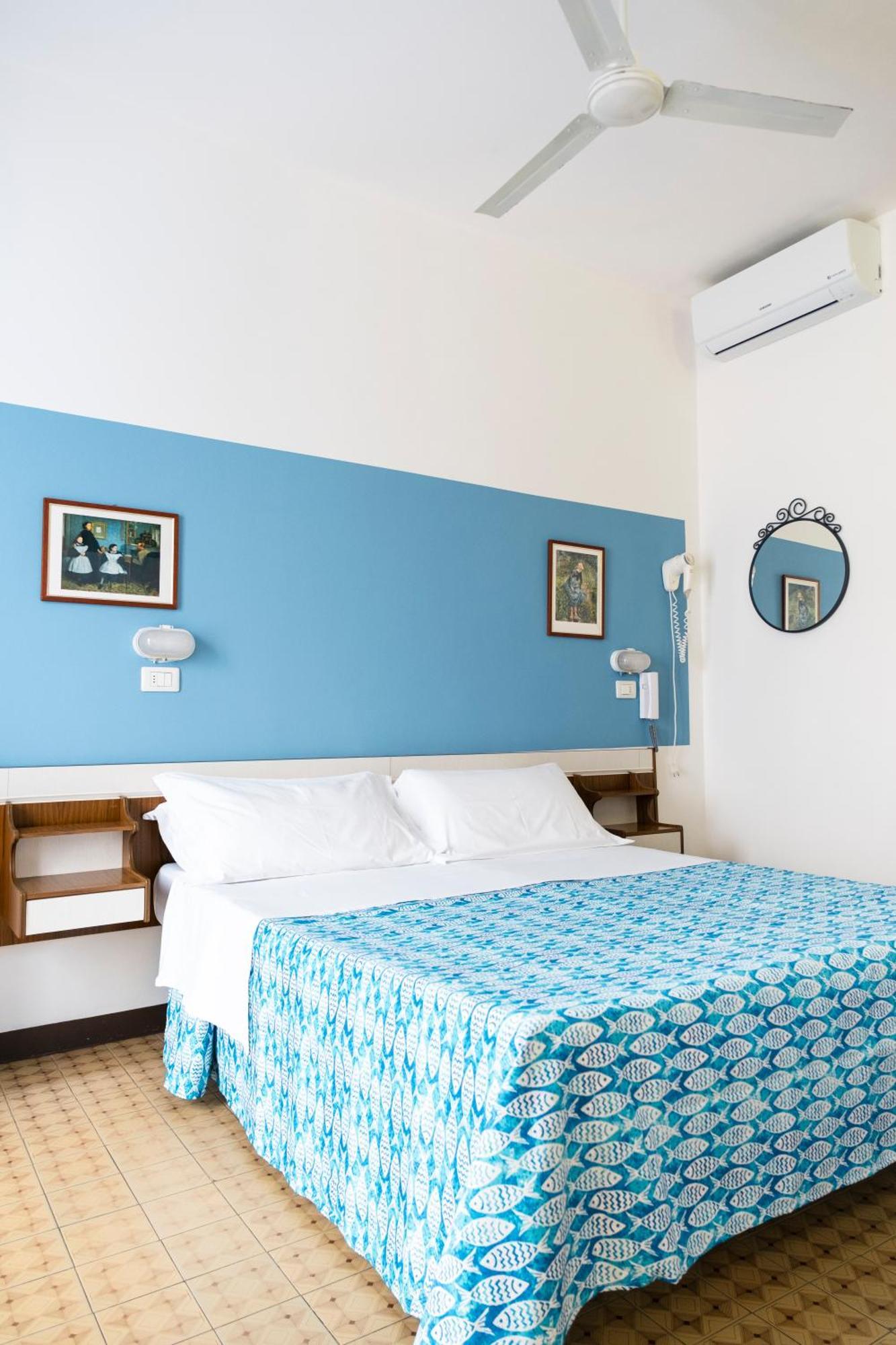 Hotel Cheri Римини Экстерьер фото